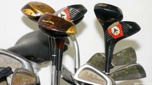 How to pack golf clubs for moving